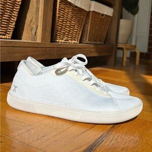 White Athletic Women’s Shoes (Flux)